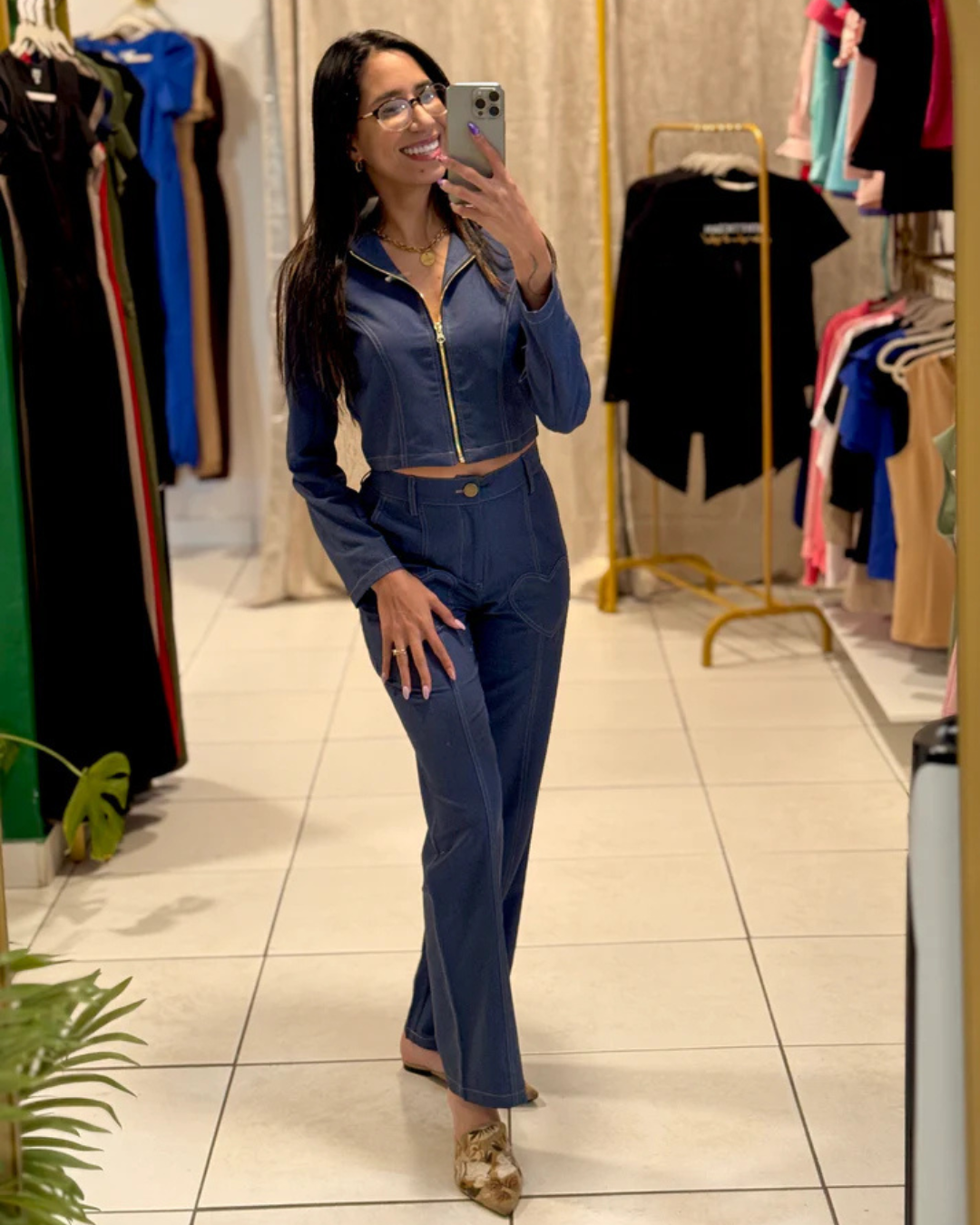 Conjunto con chaqueta crop y pantalón de corte recto para mujer®