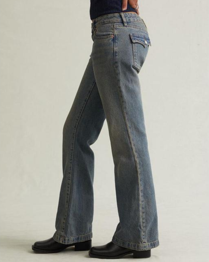 Jeans Clásicos de Lavado Oscuro y Corte Ligeramente Acampanado para mujer®