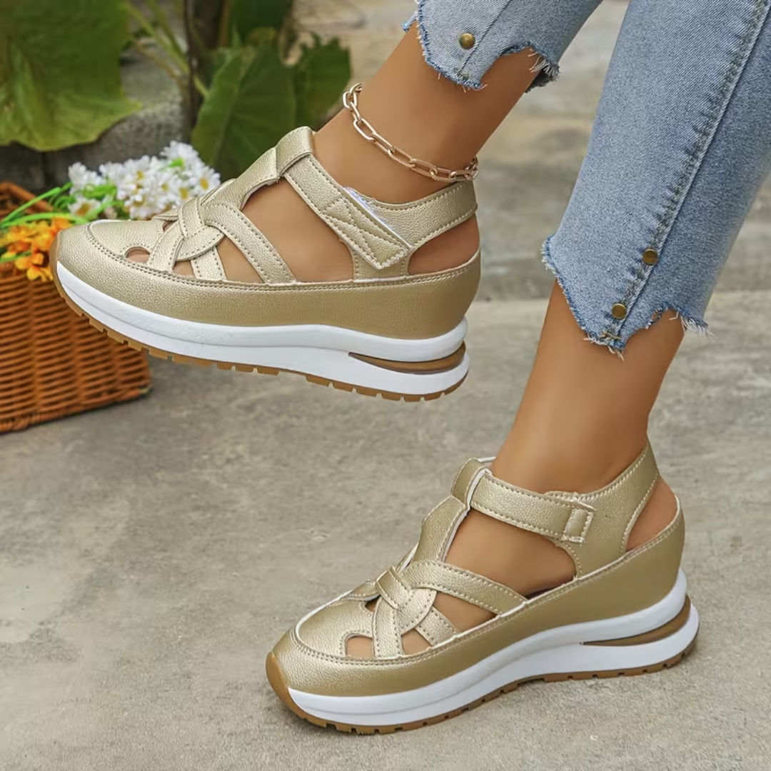 Sandalias deportivas con cuña baja®
